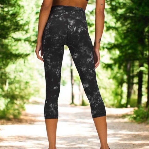 New LuluLemon Swift Speed High-Rise Crop 21" Leggings Aquila Black Multi size 2 - Picture 2 of 16